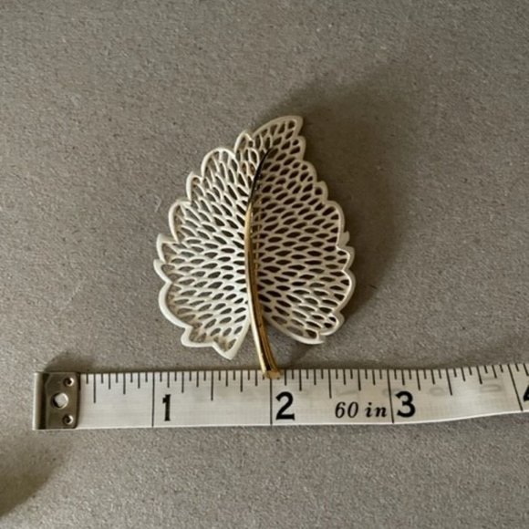 Monet Gilded Gold and White Enamel Fossil Leaf Brooch 70's Runway Book Piece - Picture 6 of 7